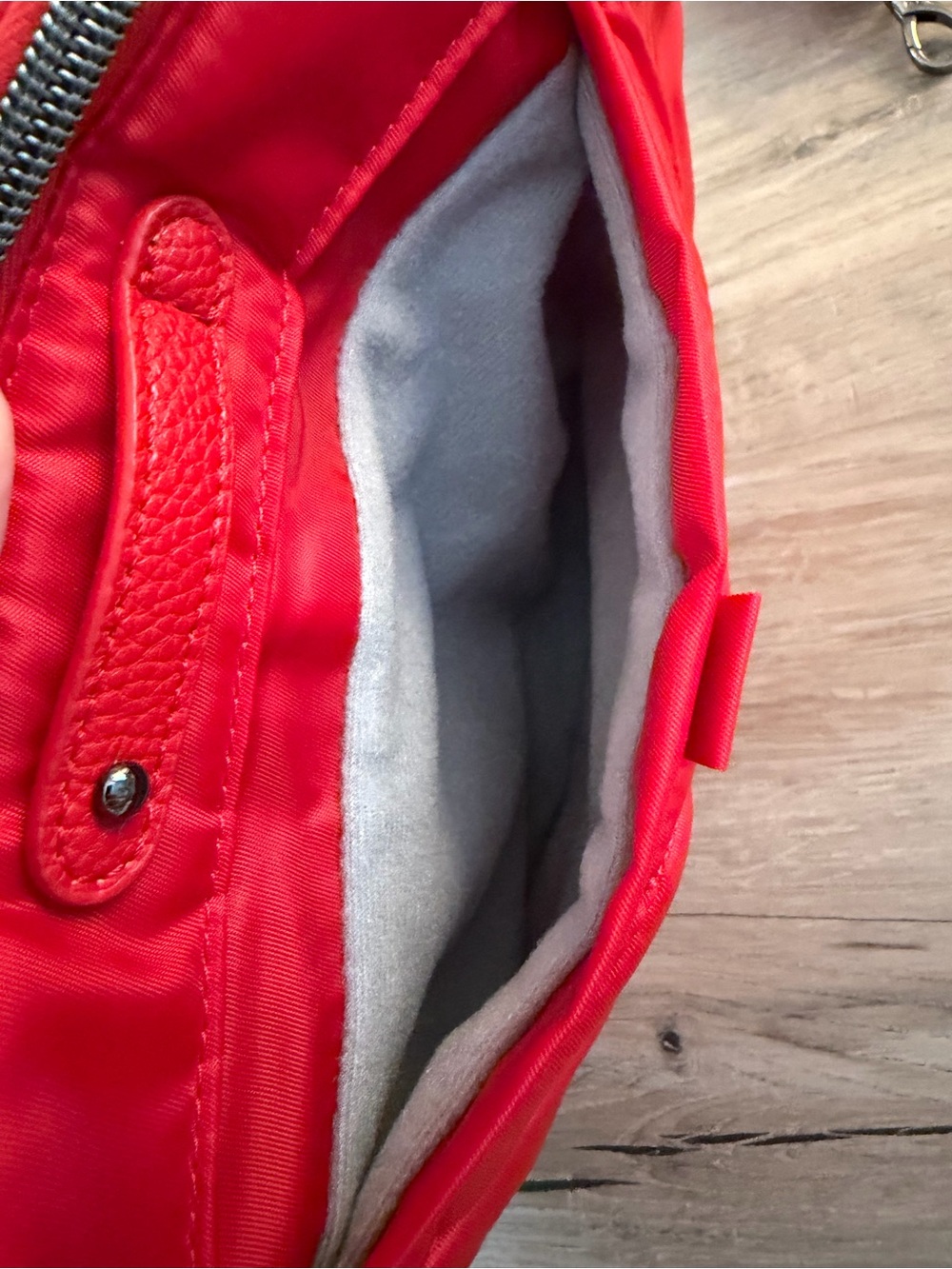 Lug Flare Poppy Red Crossbody Bag with Detachable Strap - Picture 4 of 4